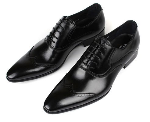 Sapatos de roupa de couro preto impermeáveis, de dedos pontiagudos Homens Sapatos de couro feitos à mão