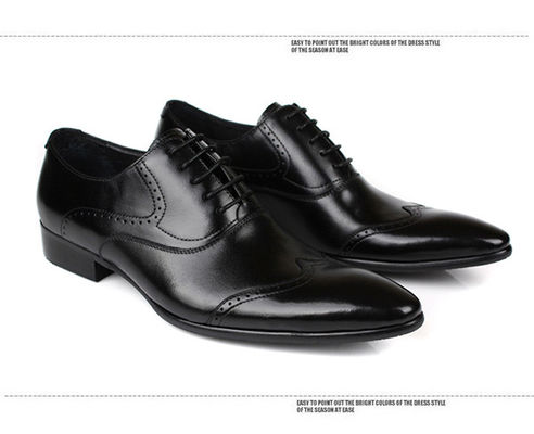 Sapatos de roupa de couro preto impermeáveis, de dedos pontiagudos Homens Sapatos de couro feitos à mão