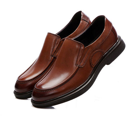 Sapatos de negócios com sola macia, calçados, calçados masculinos, calçados de condução de couro castanho.