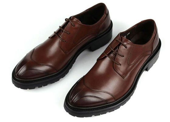 Calçados de couro masculino com pontos britânicos estilos calçados de couro marrom