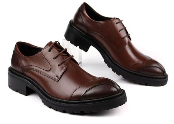 Calçados de couro masculino com pontos britânicos estilos calçados de couro marrom