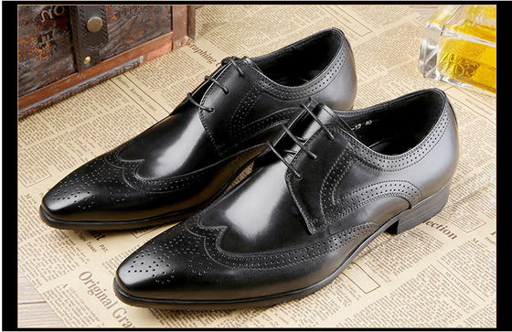 Calçado masculino Brogue Formal Oxford Calçado masculino de couro de vaca Calçado masculino clássico