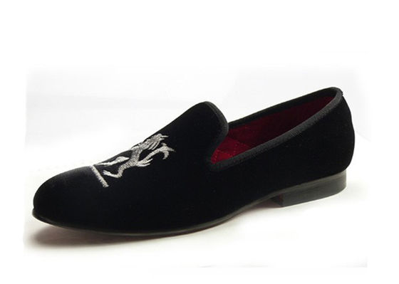 Leão bordado Loafers de veludo masculino feitos à mão Sapatilhas de veludo preto masculino para casamento