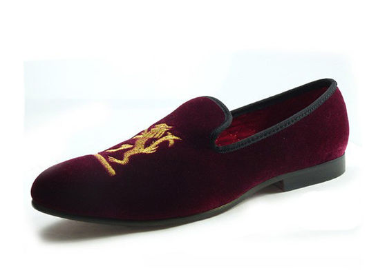 Leão bordado Loafers de veludo masculino feitos à mão Sapatilhas de veludo preto masculino para casamento