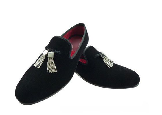Loafers de veludo bordados personalizados para homens Mocasins de condução