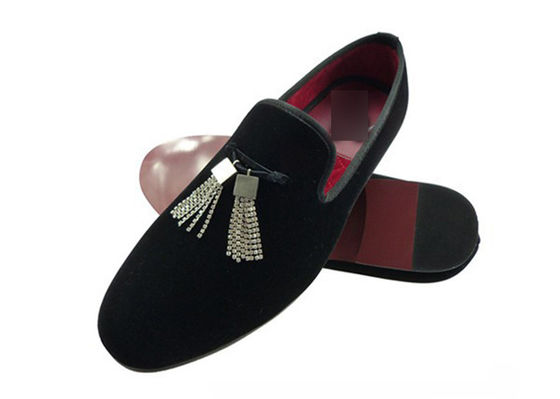Loafers de veludo bordados personalizados para homens Mocasins de condução