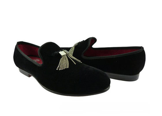 Loafers de veludo bordados personalizados para homens Mocasins de condução