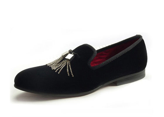 Loafers de veludo bordados personalizados para homens Mocasins de condução
