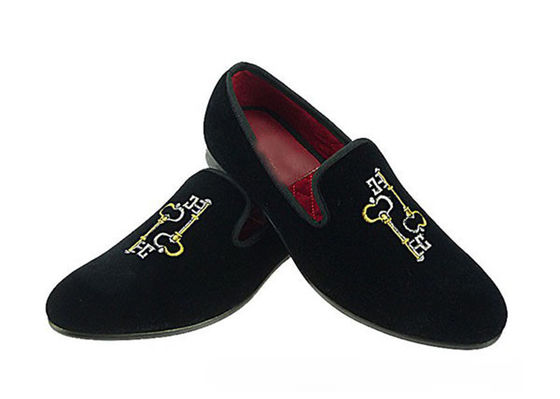 Calçados de alta qualidade, com bordados, duráveis, com sapatos pretos.
