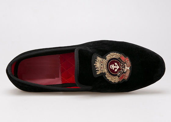 Loafers de veludo bordados de estilo real Sapatilhas de veludo de luxo para homens