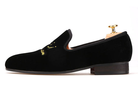 Calçado masculino Calçado masculino Loafers de veludo Bordados OEM Calçado casual plano para festa