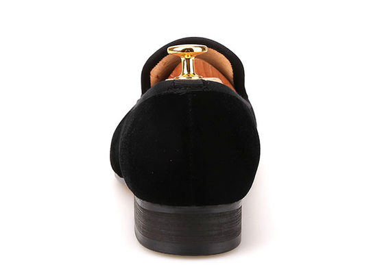 Calçado masculino Calçado masculino Loafers de veludo Bordados OEM Calçado casual plano para festa