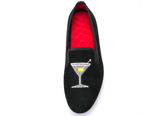 Embroidery Men Velvet Loafers Men Black Smoking Slippers With Wine Glass Design (Sapatilhas de fumador pretas para homens com desenho em vidro de vinho)