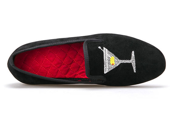 Embroidery Men Velvet Loafers Men Black Smoking Slippers With Wine Glass Design (Sapatilhas de fumador pretas para homens com desenho em vidro de vinho)