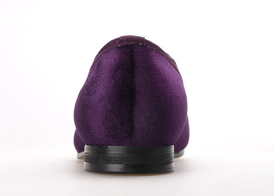 Calçados de veludo roxo feitos à mão Calçados de veludo roxo para homens Calçados de verão