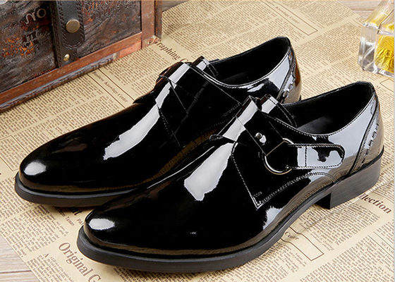 Homens Luminosos Negros Vestido Formal Sapatos Patente Couro Oxfords Estilo Com Logotipo Impresso