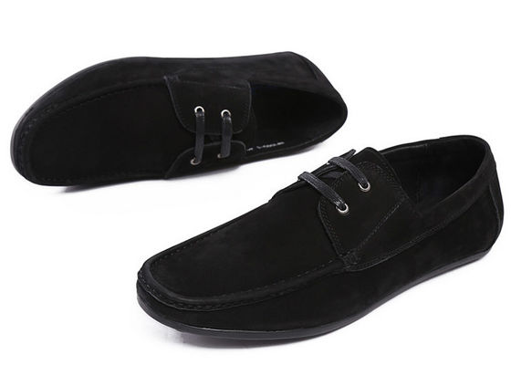 Pés de vaca brancos, sapatos de negócios, calçados modernos.