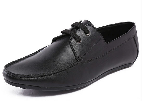 Pés de vaca brancos, sapatos de negócios, calçados modernos.