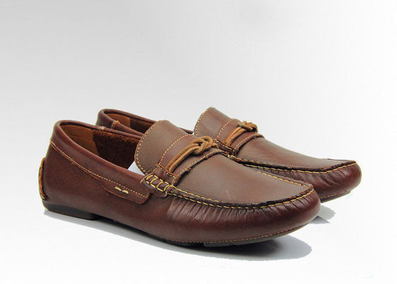 Loafers de couro masculino castanho personalizados Loafers de couro planos feitos à mão