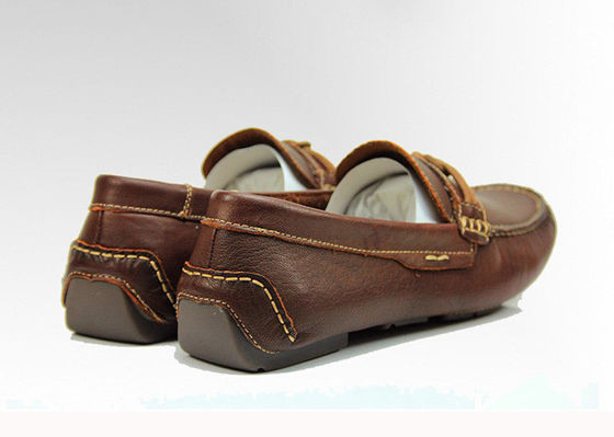 Loafers de couro masculino castanho personalizados Loafers de couro planos feitos à mão
