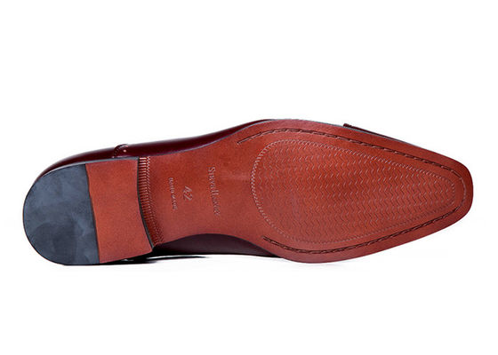 Tamanho normal esculpido para homens, sapatos de ponta, adultos, sapatos de renda castanho.