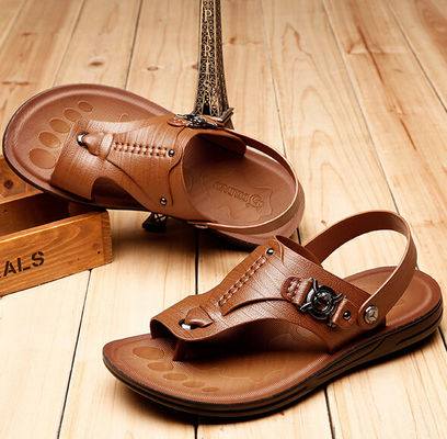 Sandais de couro masculino castanho casual / Sandais de praia de verão masculino com alça