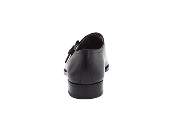 Sapatos de couro preto, feitos à mão, com correias de monge, homens com correias de monge.