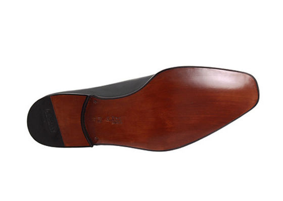 Sapatos de couro preto, feitos à mão, com correias de monge, homens com correias de monge.