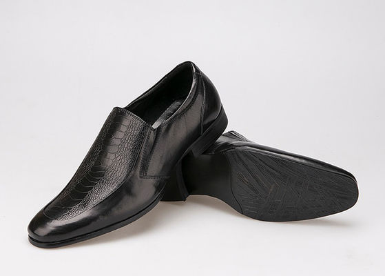 Slip On Round Toe Homens Sapatos de vestido formal estilo Oxford Sapatos de vestido de couro de grãos completos