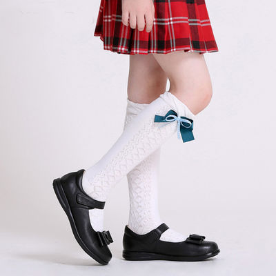 Patente de couro sapatos escolares unisex salto plano com laços sola de borracha