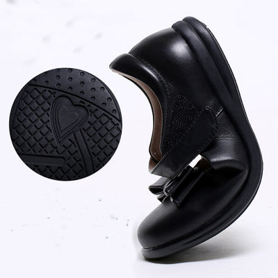 Patente de couro sapatos escolares unisex salto plano com laços sola de borracha