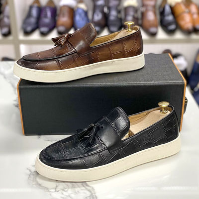 Calçado de salto baixo para homens Slip On Tassel Calçado preto / castanho para homens Calçado casual de couro genuíno