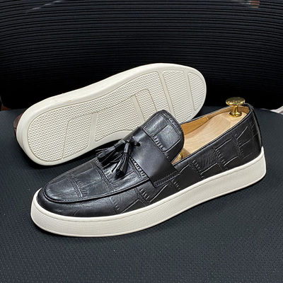 Calçado de salto baixo para homens Slip On Tassel Calçado preto / castanho para homens Calçado casual de couro genuíno