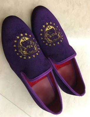 Sapatilhas de veludo púrpura para homens, Sapatilhas de veludo bordadas para festas