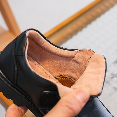 26-45 Sapatos escolares de couro preto com salto plano e atacadores feitos