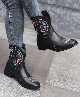 Western Cowgirl Últimas tendências de moda com botas de couro femininas e moda