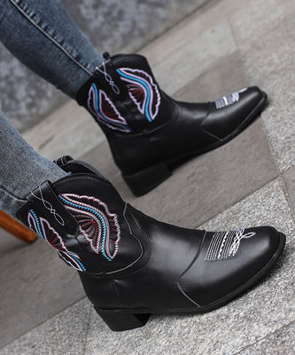 Western Cowgirl Últimas tendências de moda com botas de couro femininas e moda