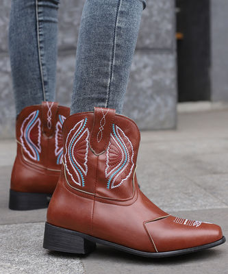 Western Cowgirl Últimas tendências de moda com botas de couro femininas e moda