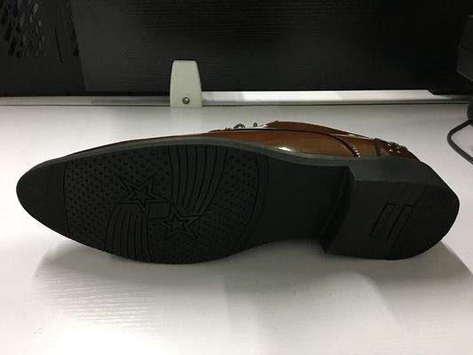 Calçados de negócios para homens Calçados de brogue casual para homens Calçados de vestido para homens feitos à mão