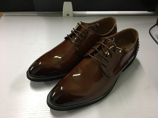 Calçados de negócios para homens Calçados de brogue casual para homens Calçados de vestido para homens feitos à mão
