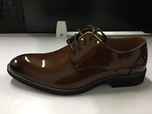Calçados de negócios para homens Calçados de brogue casual para homens Calçados de vestido para homens feitos à mão