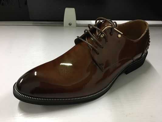 Calçados de negócios para homens Calçados de brogue casual para homens Calçados de vestido para homens feitos à mão
