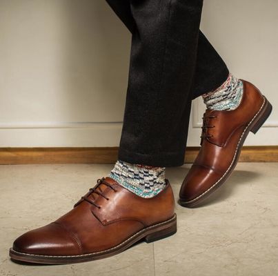 Roupas de noiva impermeáveis para homens Sapatos com atacadores de salto plano Sapatos com listras