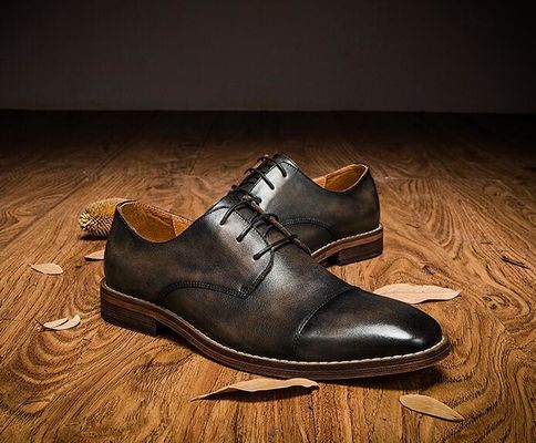 Roupas de noiva impermeáveis para homens Sapatos com atacadores de salto plano Sapatos com listras