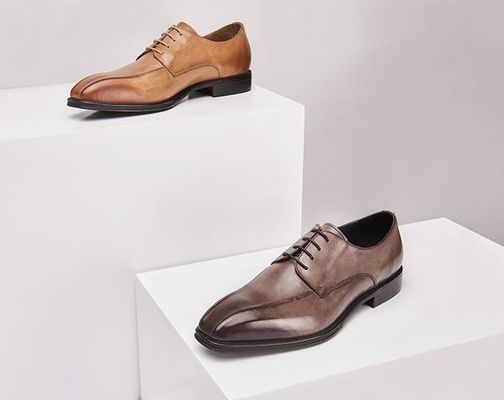 Homens feitos à mão Sapatos de couro Patente preta Pedaço quadrado Pedaço listrado Homens sapatos de casamento