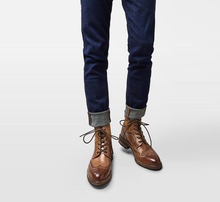 Pernas pontiagudas, sapatos de couro castanho, botas de couro Chelsea, botas de couro com atacadores, botas de tornozelo para festa.