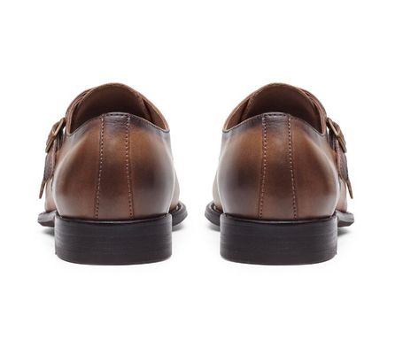 As pontas das asas de luxo, sapatos de Oxford, calçados casuais para o casamento.