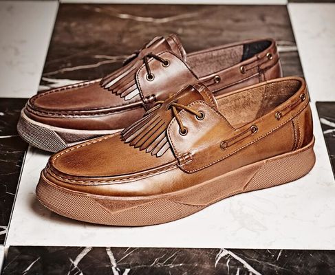 Calçados customizados para homens com cordões confortáveis Calçados para homens casual