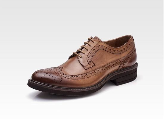 Sapatos clássicos de casal de couro para homens, sapatos de couro casual para homens.