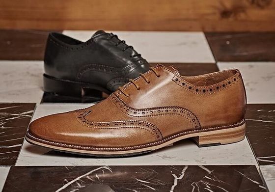 Sapatos personalizados de vestido de noiva para homens feitos à mão de couro de grãos inteiros